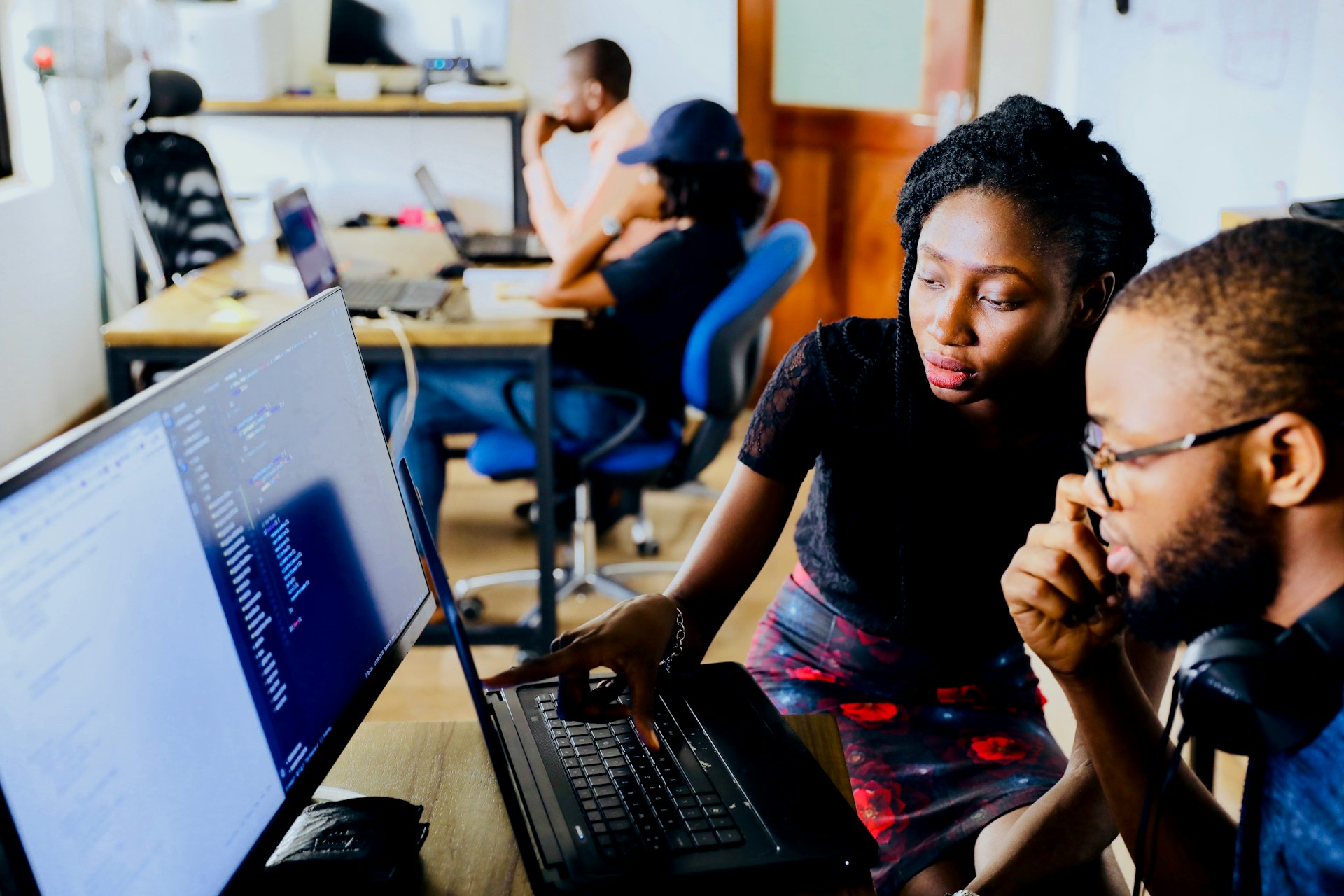 Senior UC engineer collaborating with enterprise team